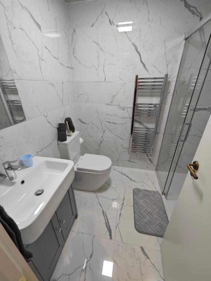 2 Bedroom Flat In Wood Green Piccadilly Line Λονδίνο Εξωτερικό φωτογραφία
